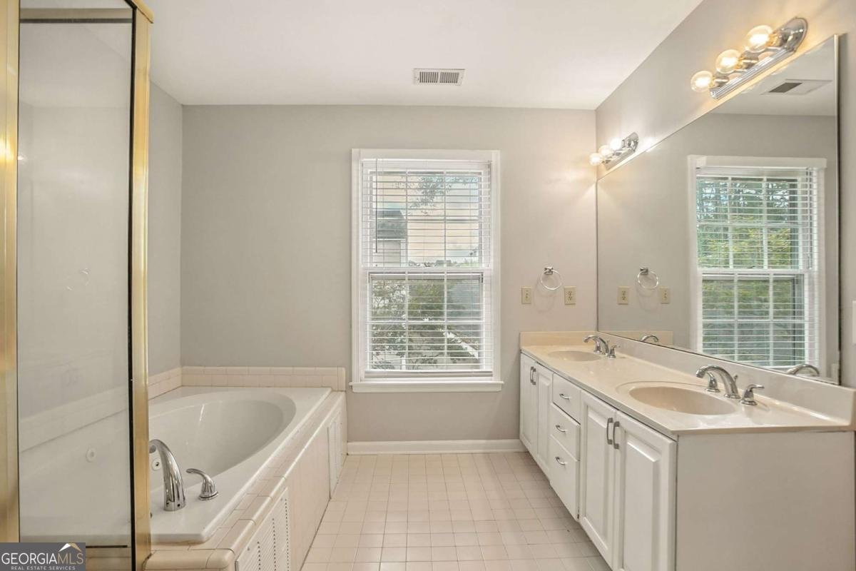 140 Glen Holly Drive Roswell - 1