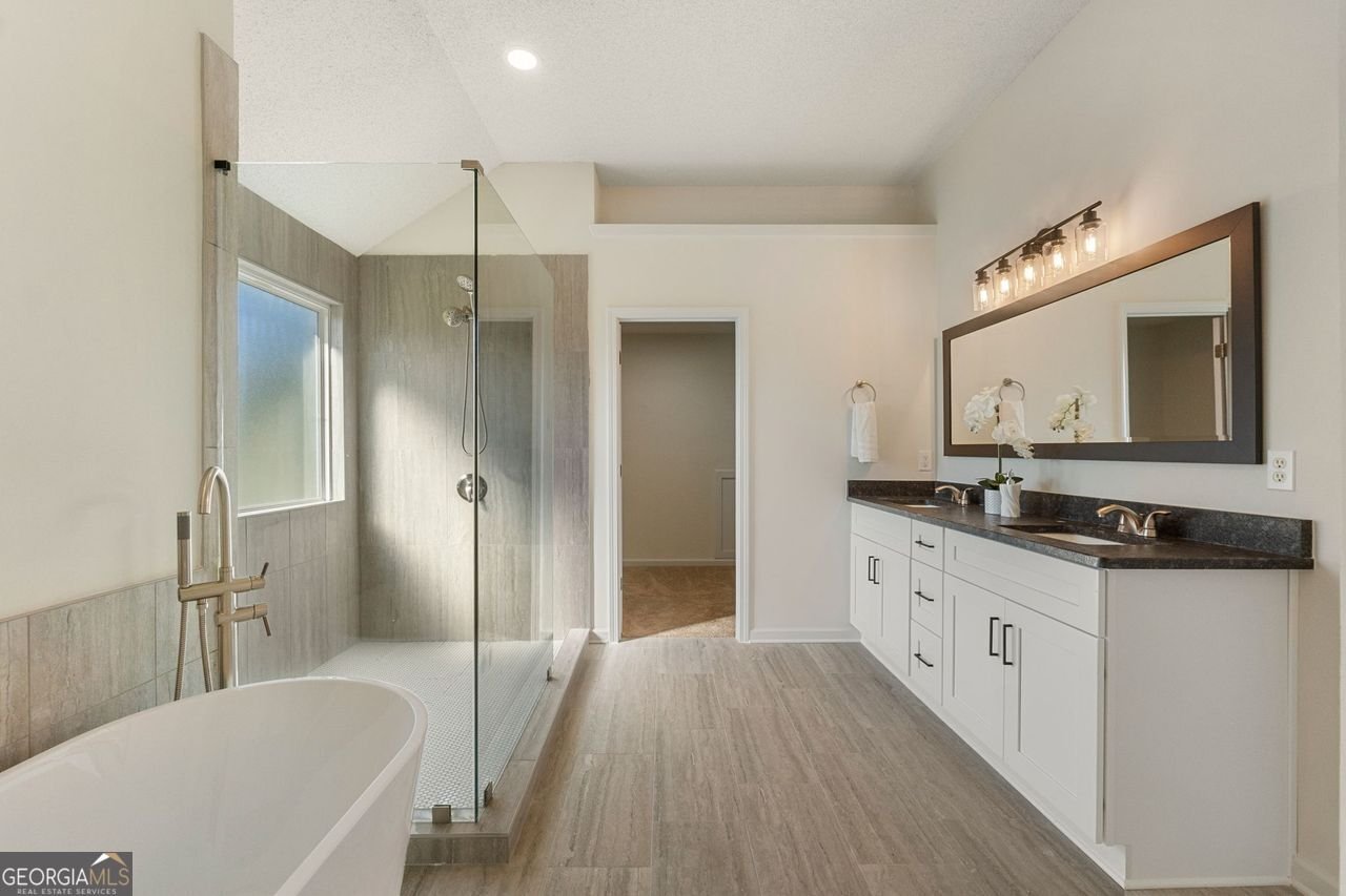 191 KYNDAL Drive Hampton - 33