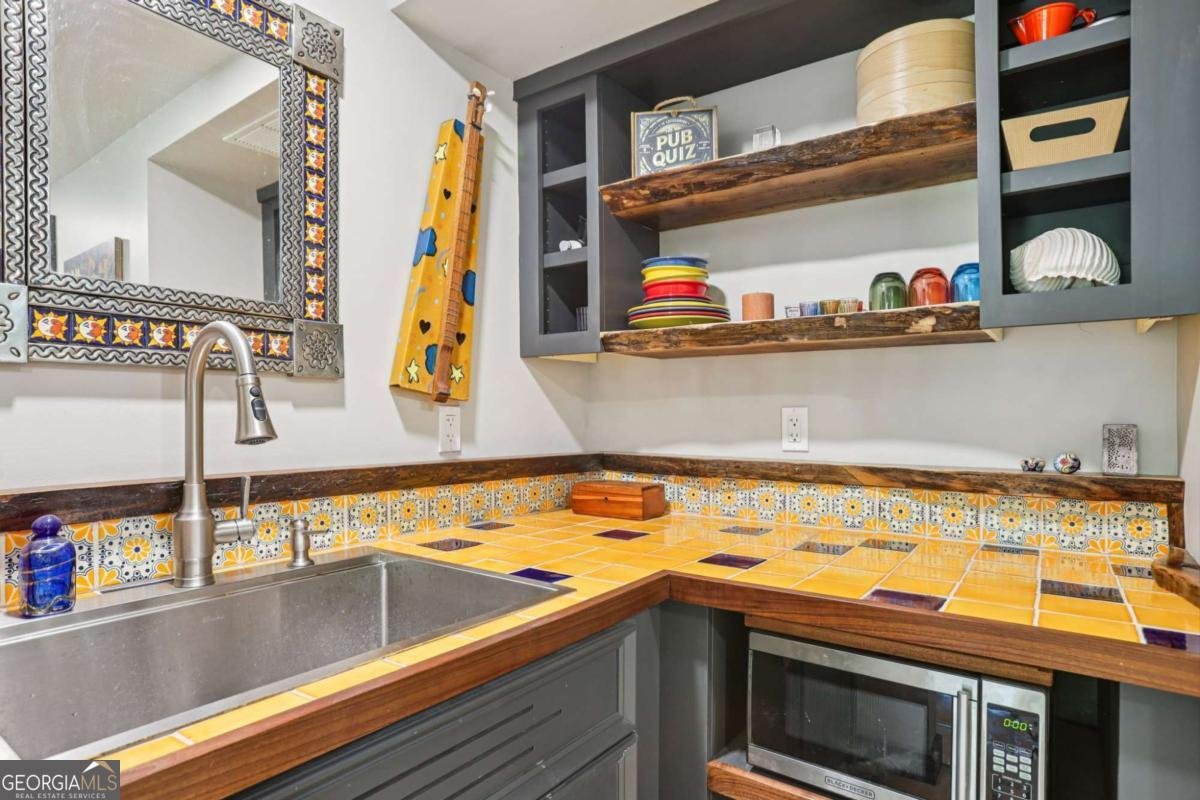 1085 Lake Charles Drive Roswell - 31