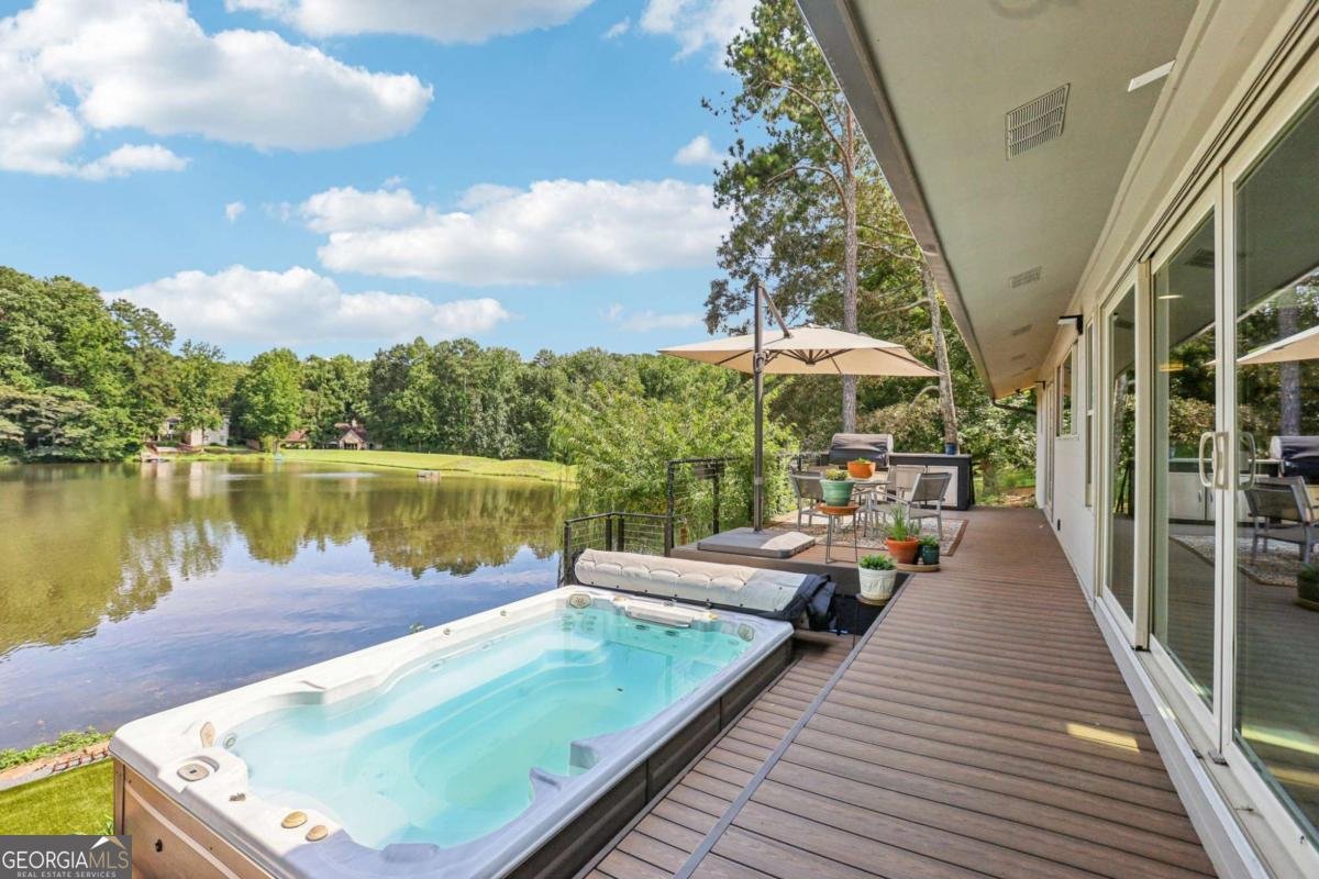 1085 Lake Charles Drive Roswell - 37