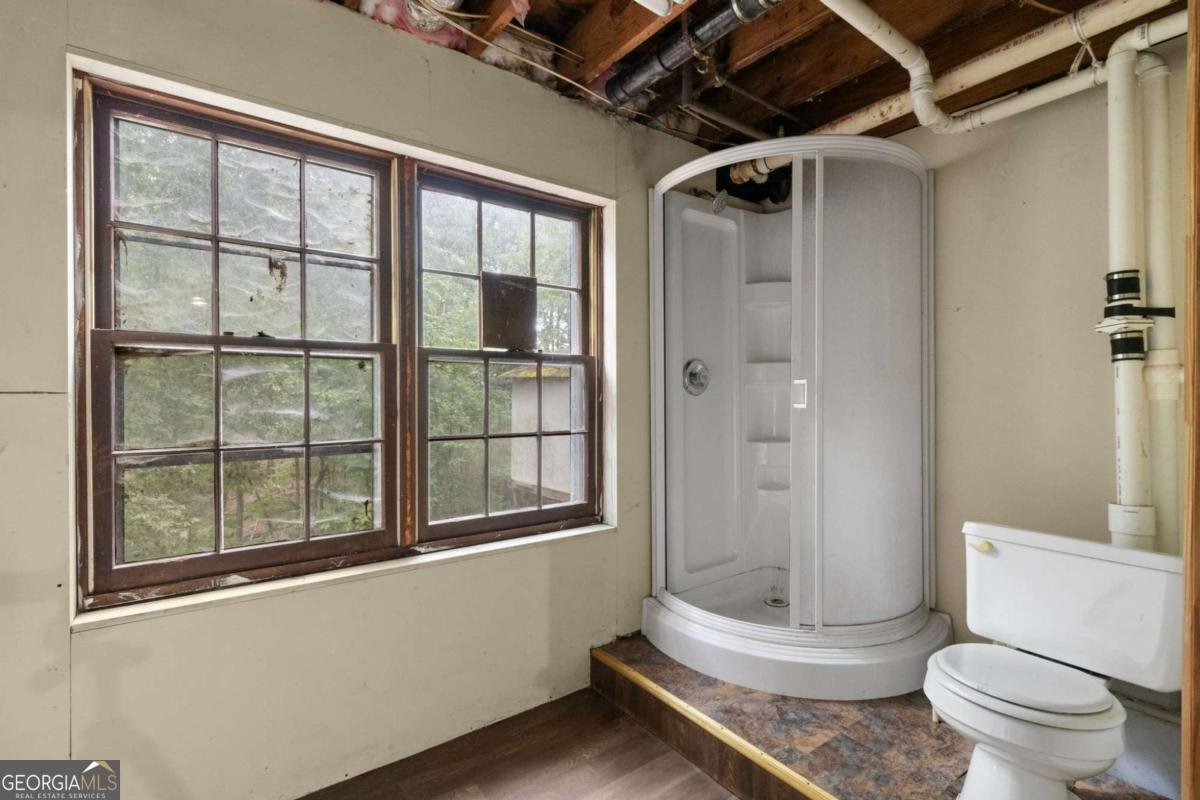 18 Swan Circle White - 10