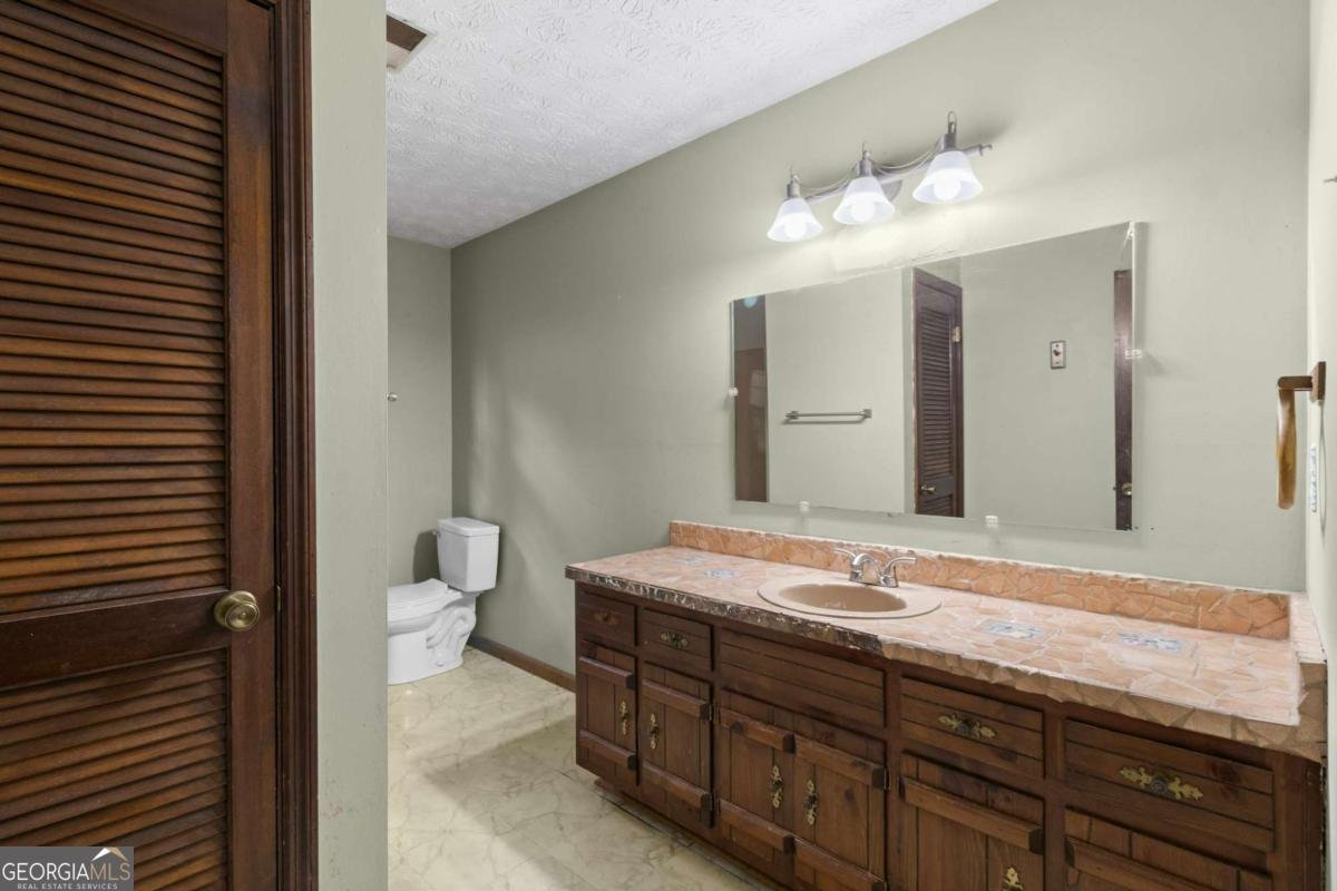 18 Swan Circle White - 4