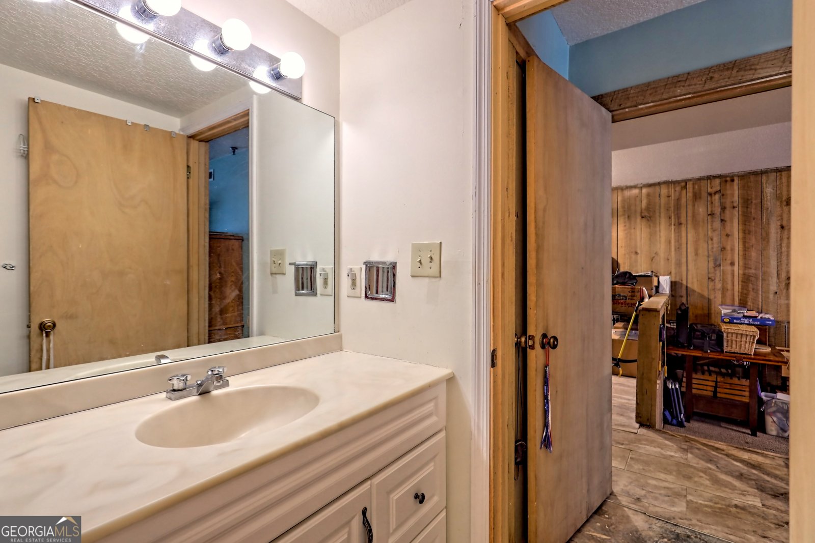 239 Shakespeare Unit 317 Drive Clayton - 19
