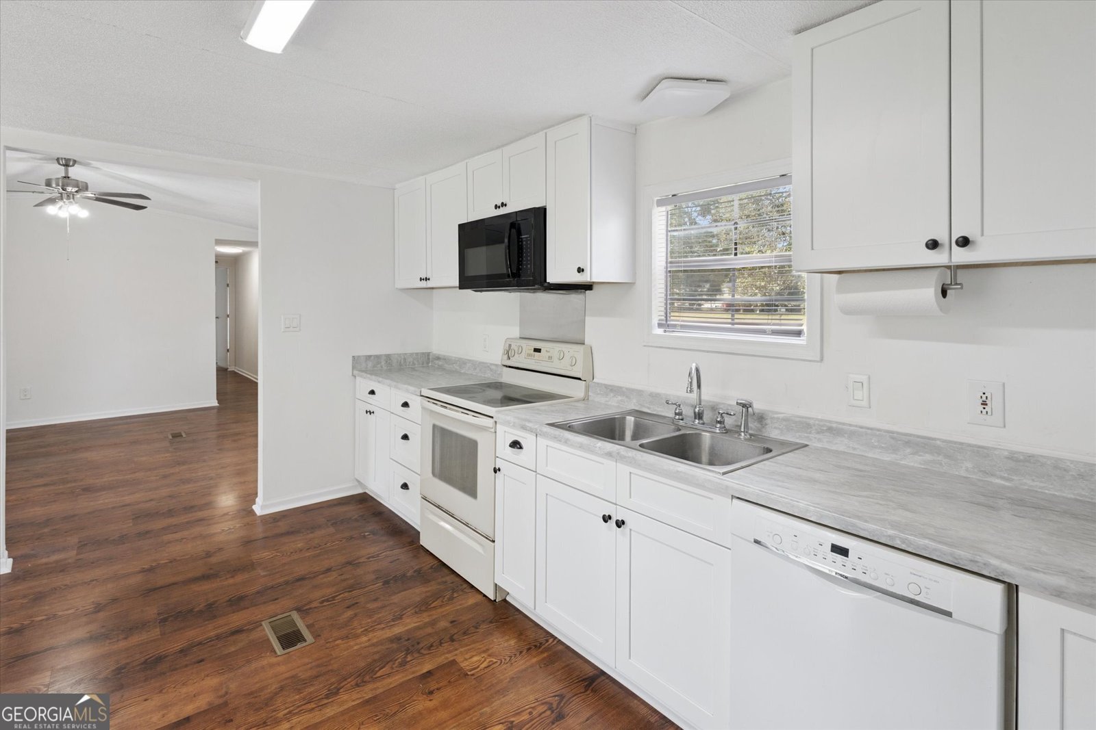 3021 Cowboy Way Portal - 16