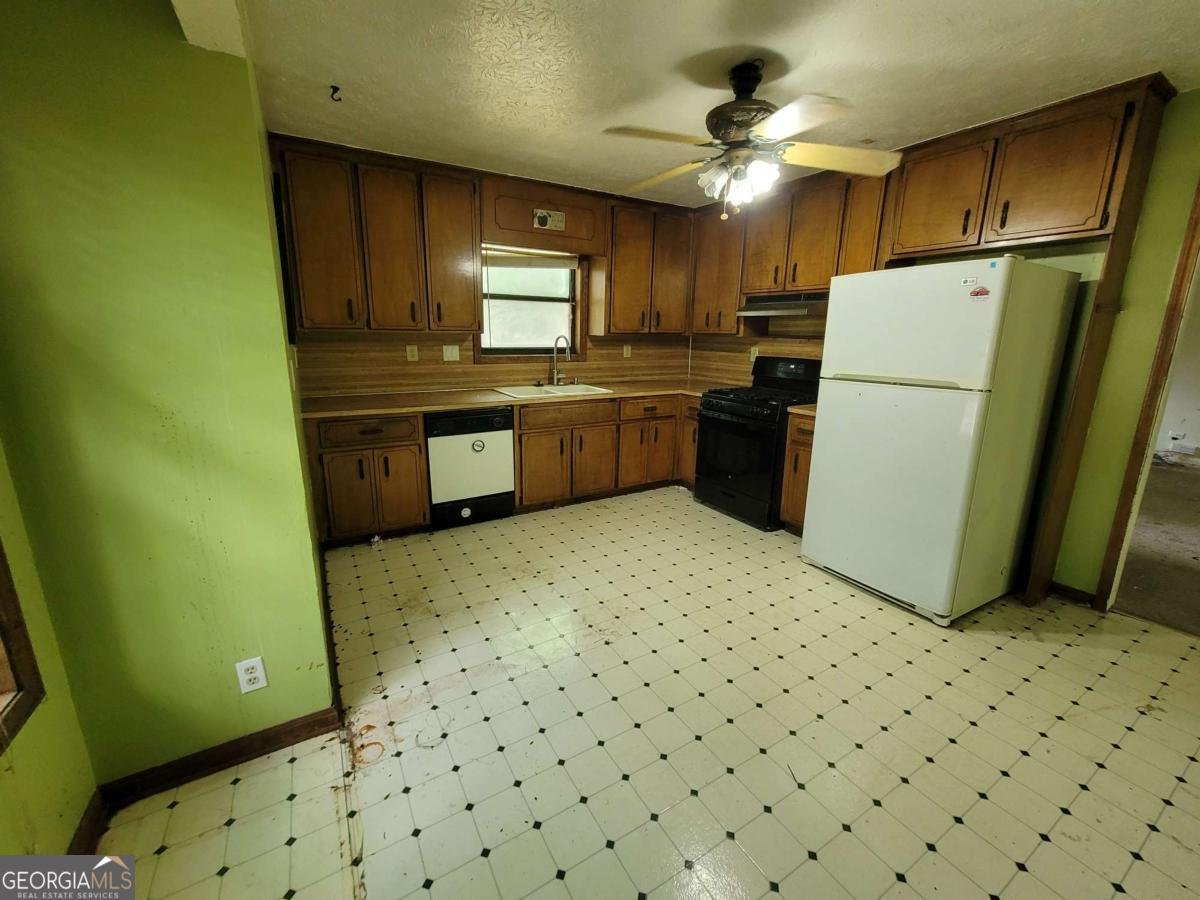 1126 Reading Drive Acworth - 17