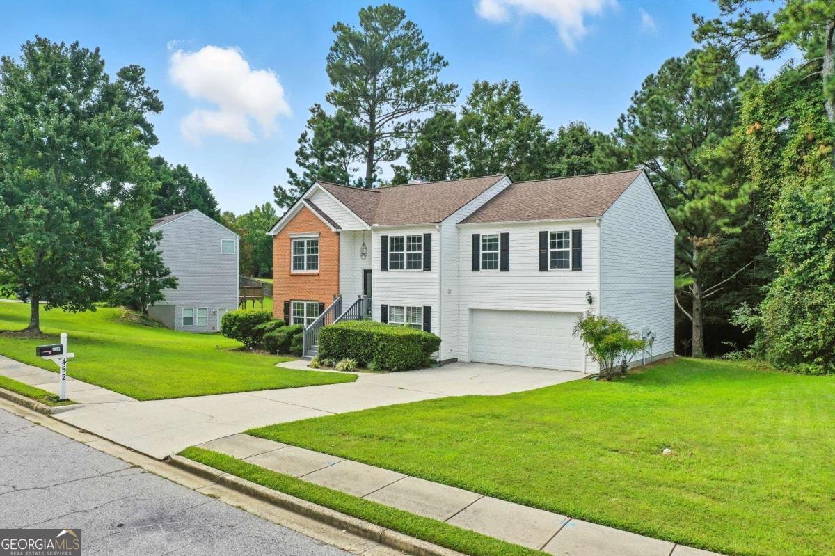 452 Crested View Drive Loganville - 2