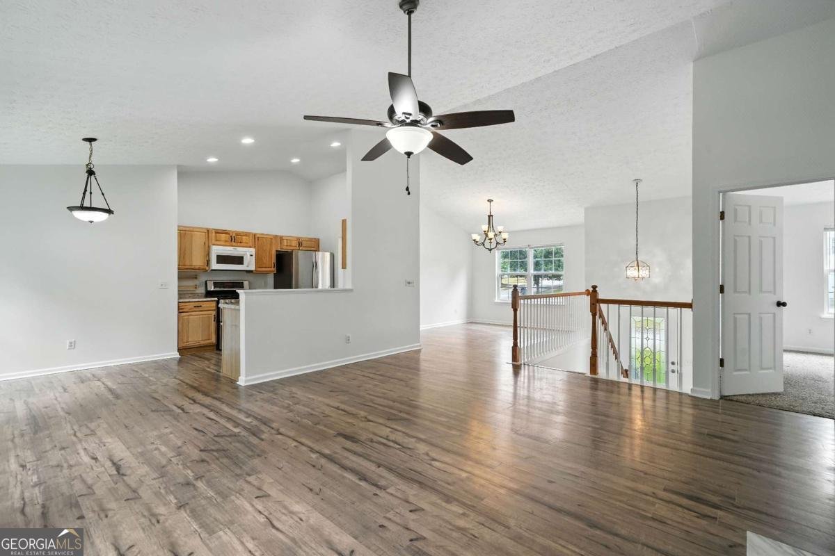 452 Crested View Drive Loganville - 8