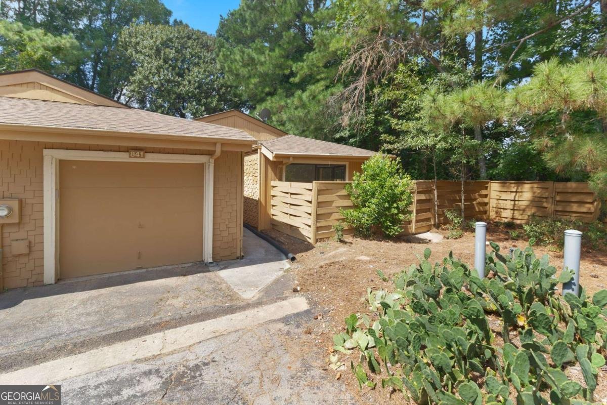 841 Lake Hollow Boulevard Marietta - 1