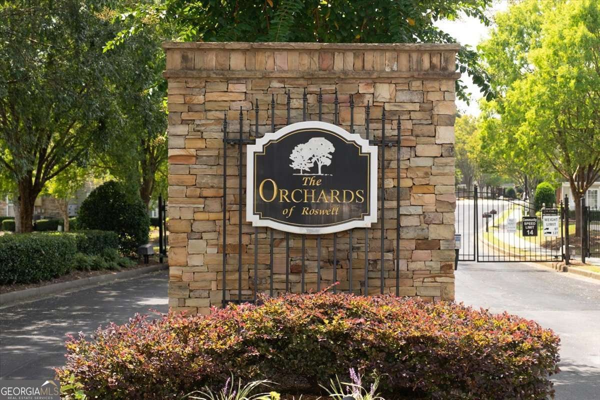 2404 Village Lane Roswell - 32