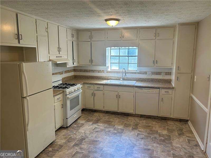 3932 Ferncliff Road Snellville - 3
