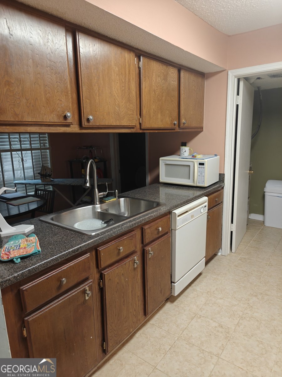 887 Brandy Oaks Lane Stone Mountain - 4