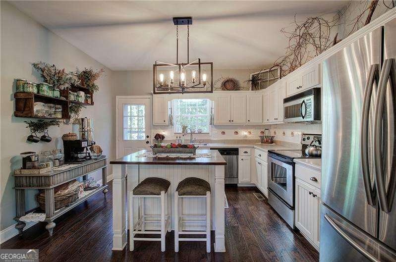 144 Greatwood Drive White - 20