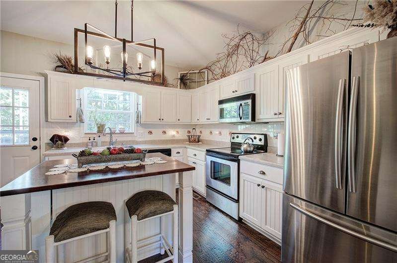 144 Greatwood Drive White - 21