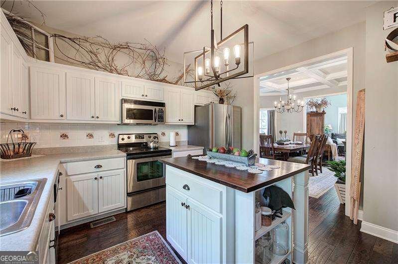 144 Greatwood Drive White - 23