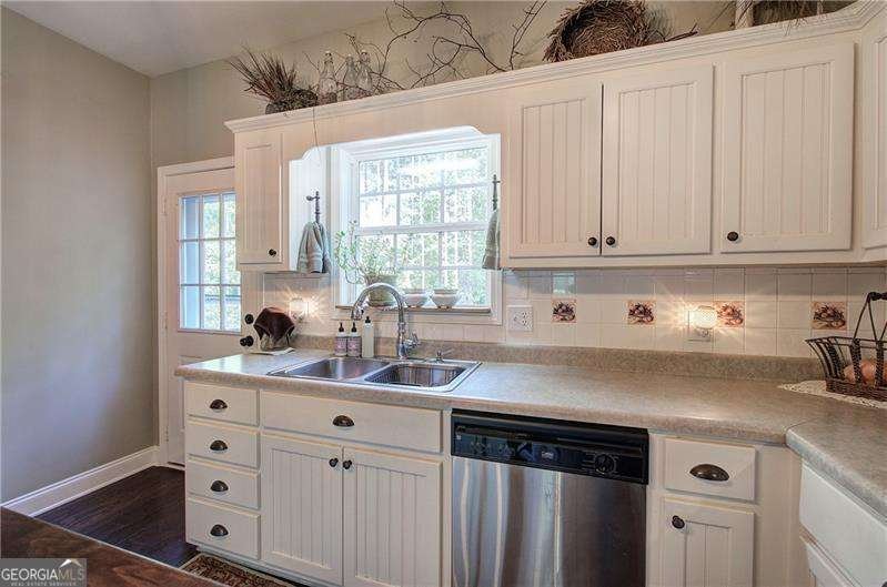 144 Greatwood Drive White - 26