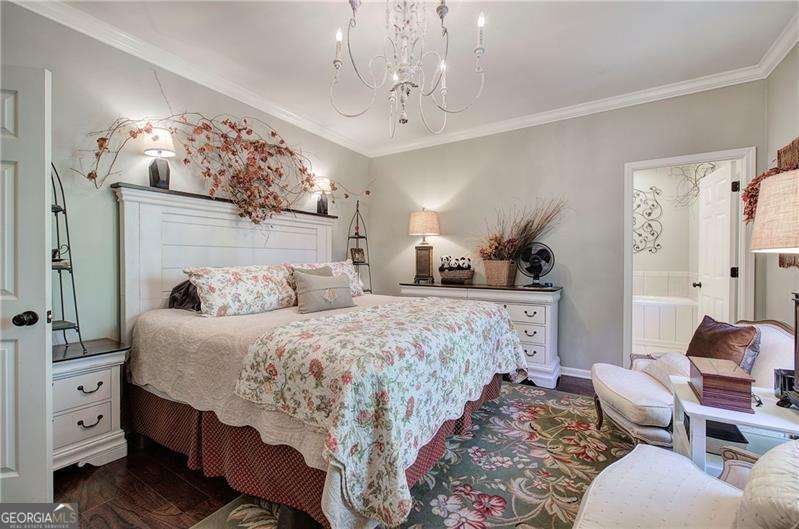 144 Greatwood Drive White - 32