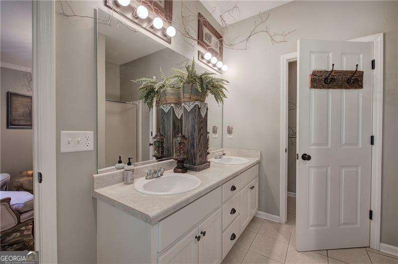 144 Greatwood Drive White - 34
