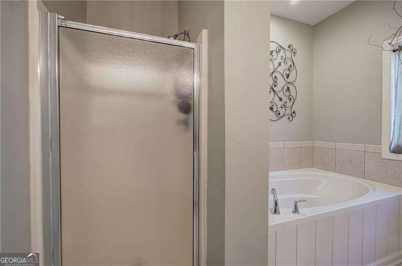 144 Greatwood Drive White - 35