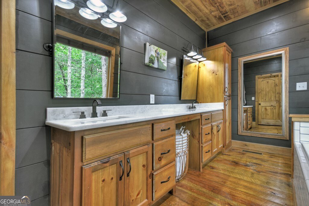 508 Little Bee Lane Cherry Log - 2