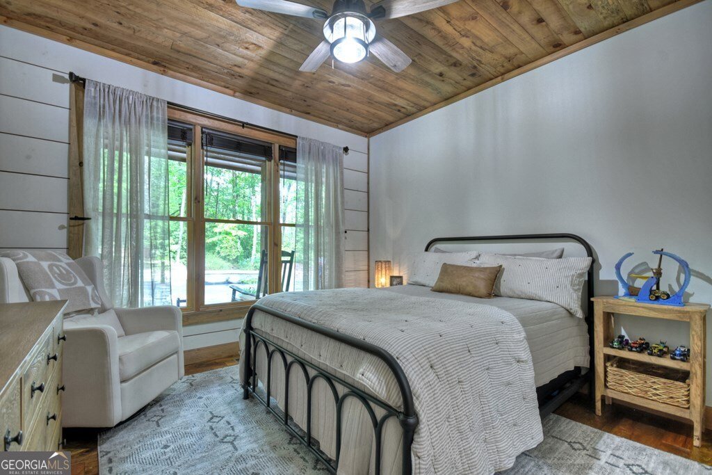 508 Little Bee Lane Cherry Log - 22