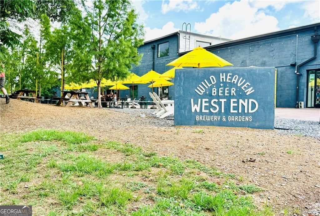 1071 WHITE OAK Avenue Atlanta - 55