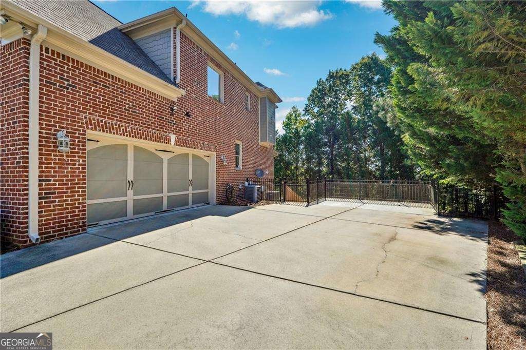 5715 UPPER CREEK Court Suwanee - 25