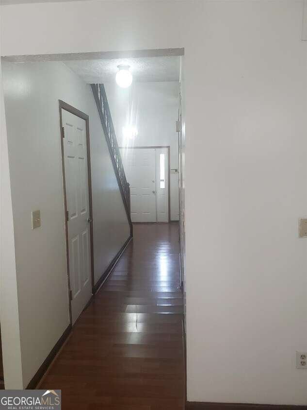 1481 Stoneleigh Circle Stone Mountain - 4