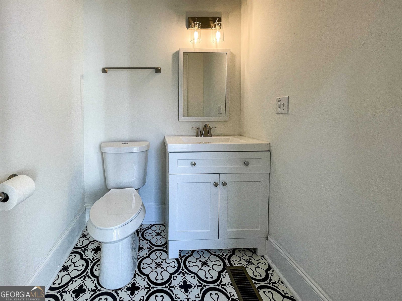 507 Cherry Avenue Roanoke - 1