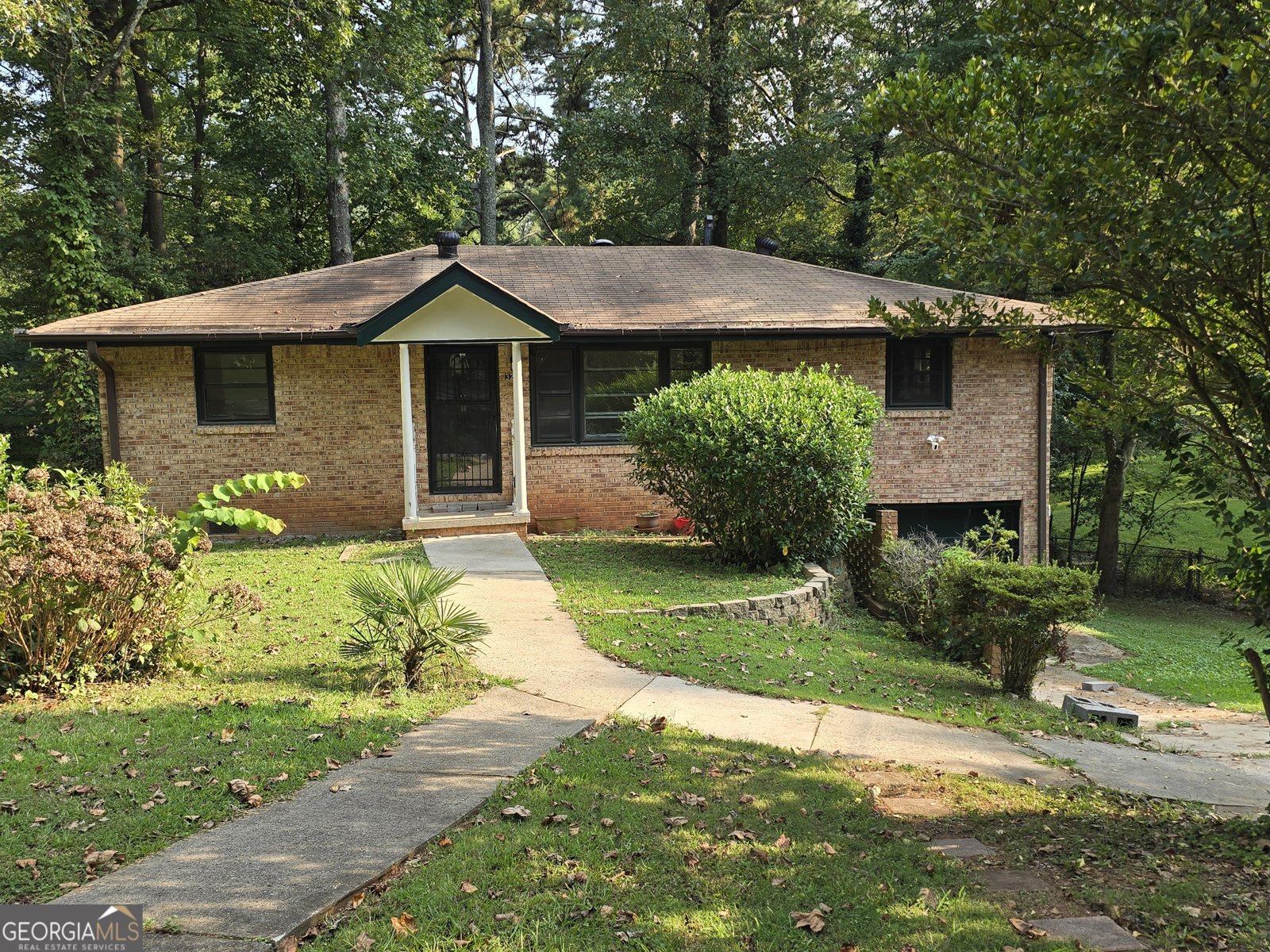3231 Darlington Oak Drive Atlanta - main photo