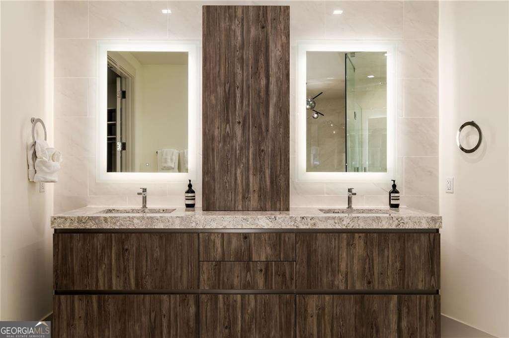 3107 Peachtree Road Atlanta - 24