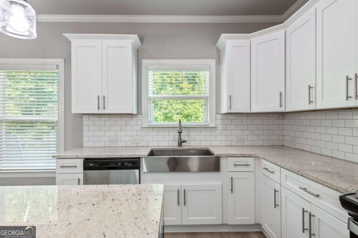 7715 Wandering Oak Way Cumming - 7