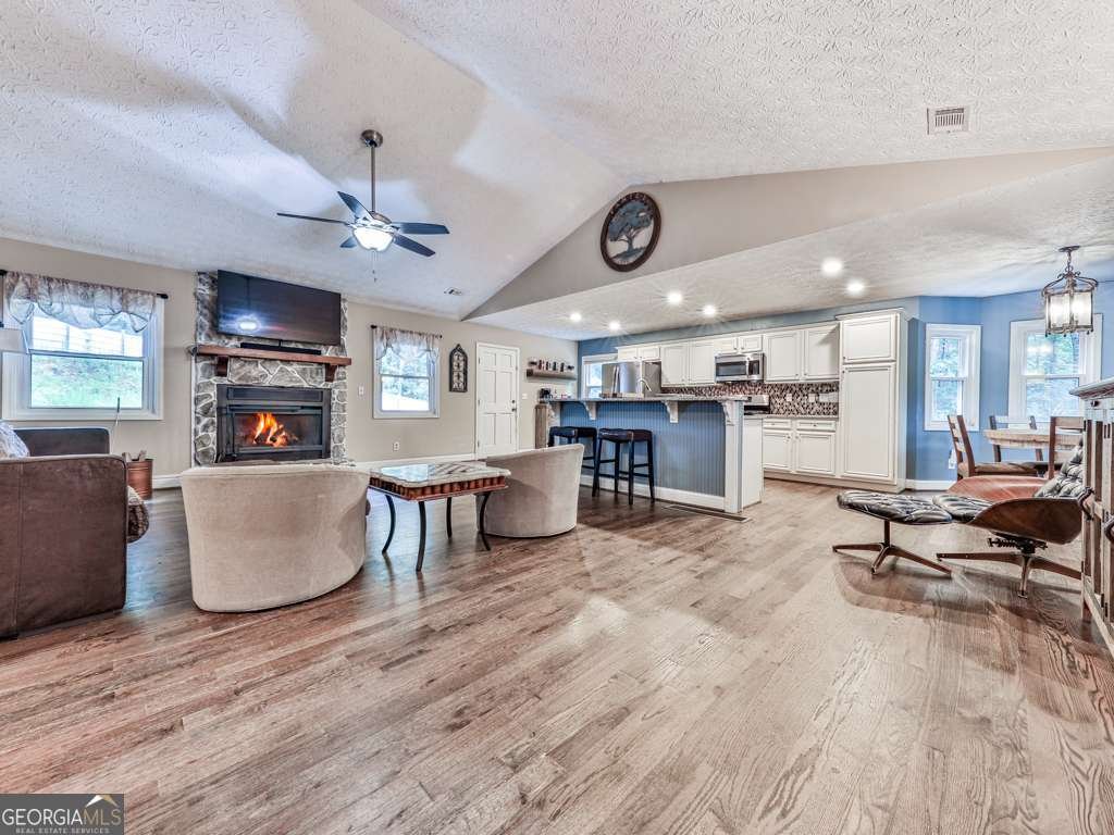 819 Victoria Place Woodstock - 2