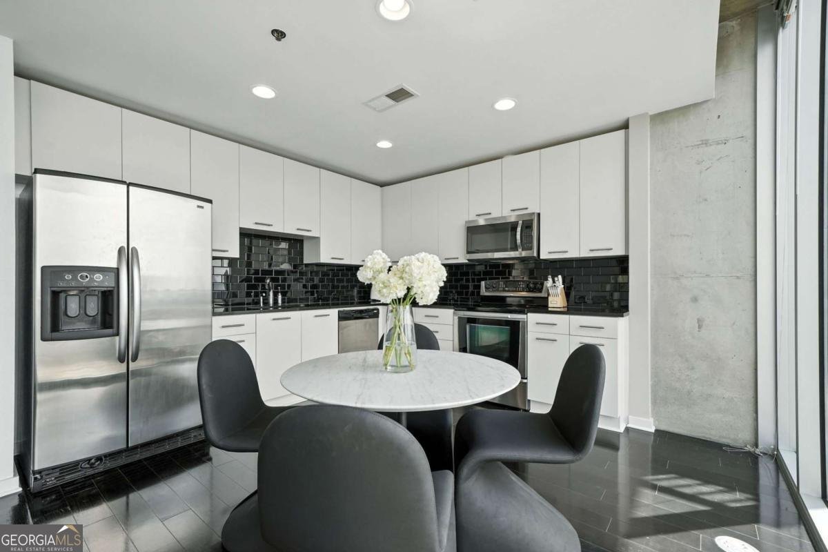 3324 Peachtree Road Atlanta - 24