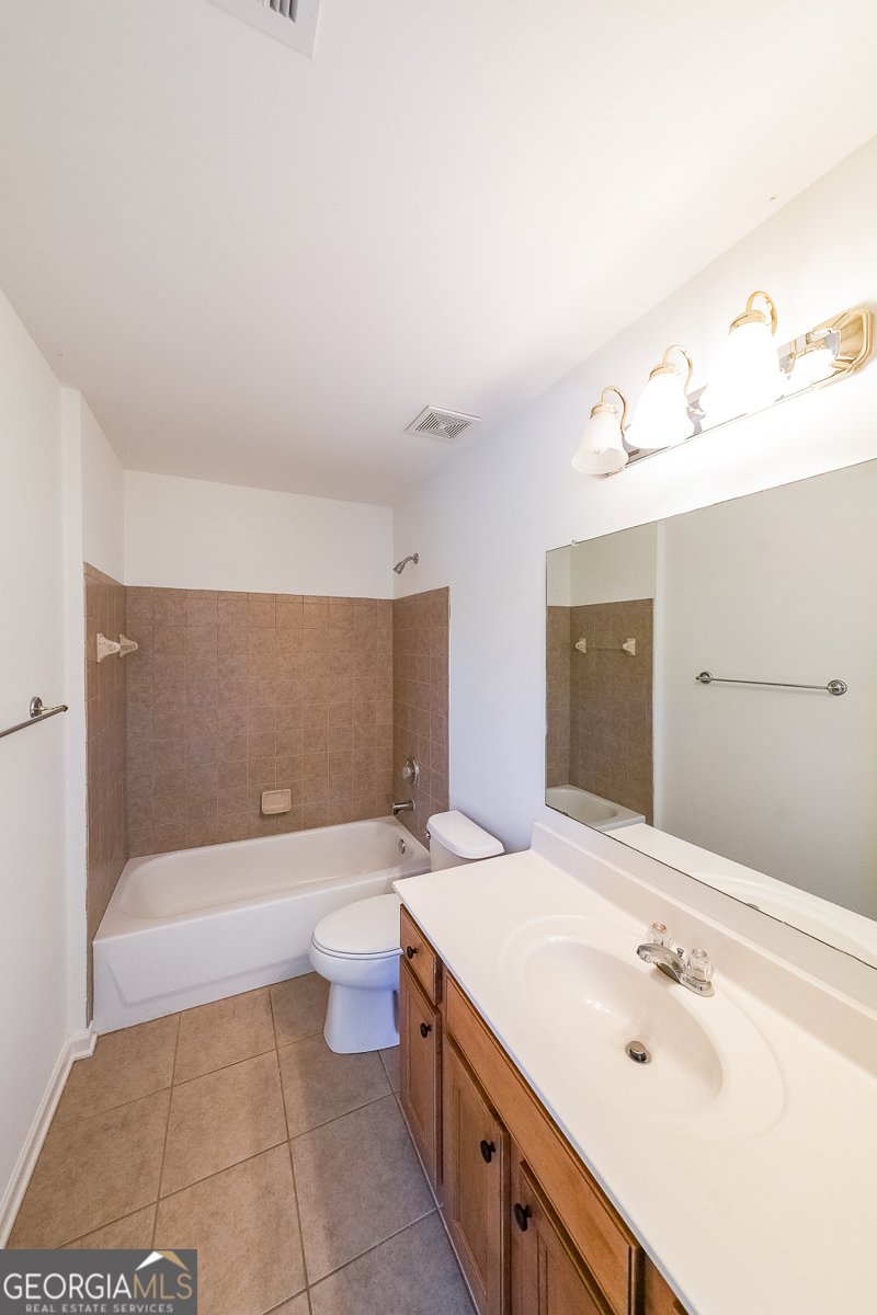 7580 The Lakes Drive Fairburn - 10
