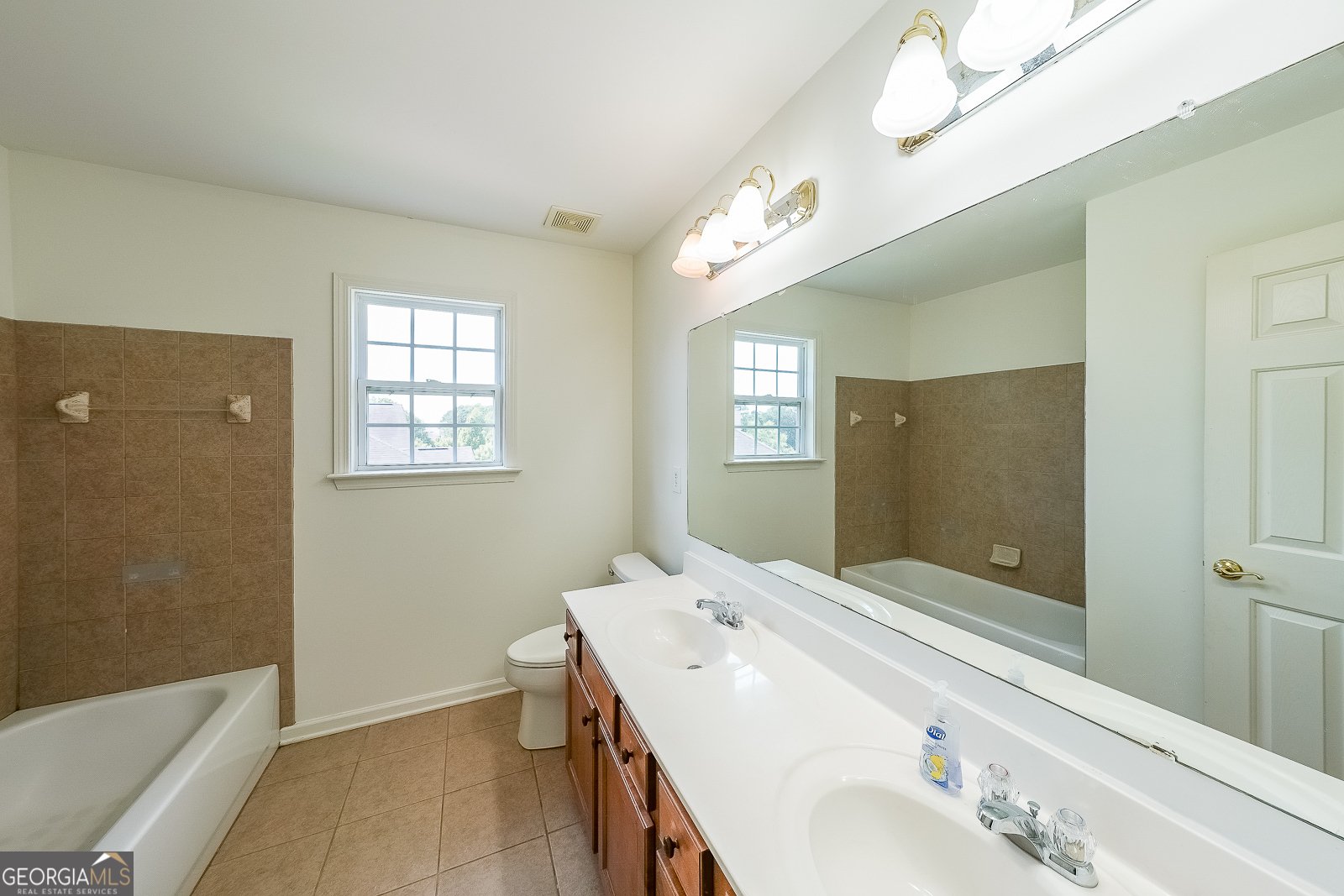 7580 The Lakes Drive Fairburn - 8