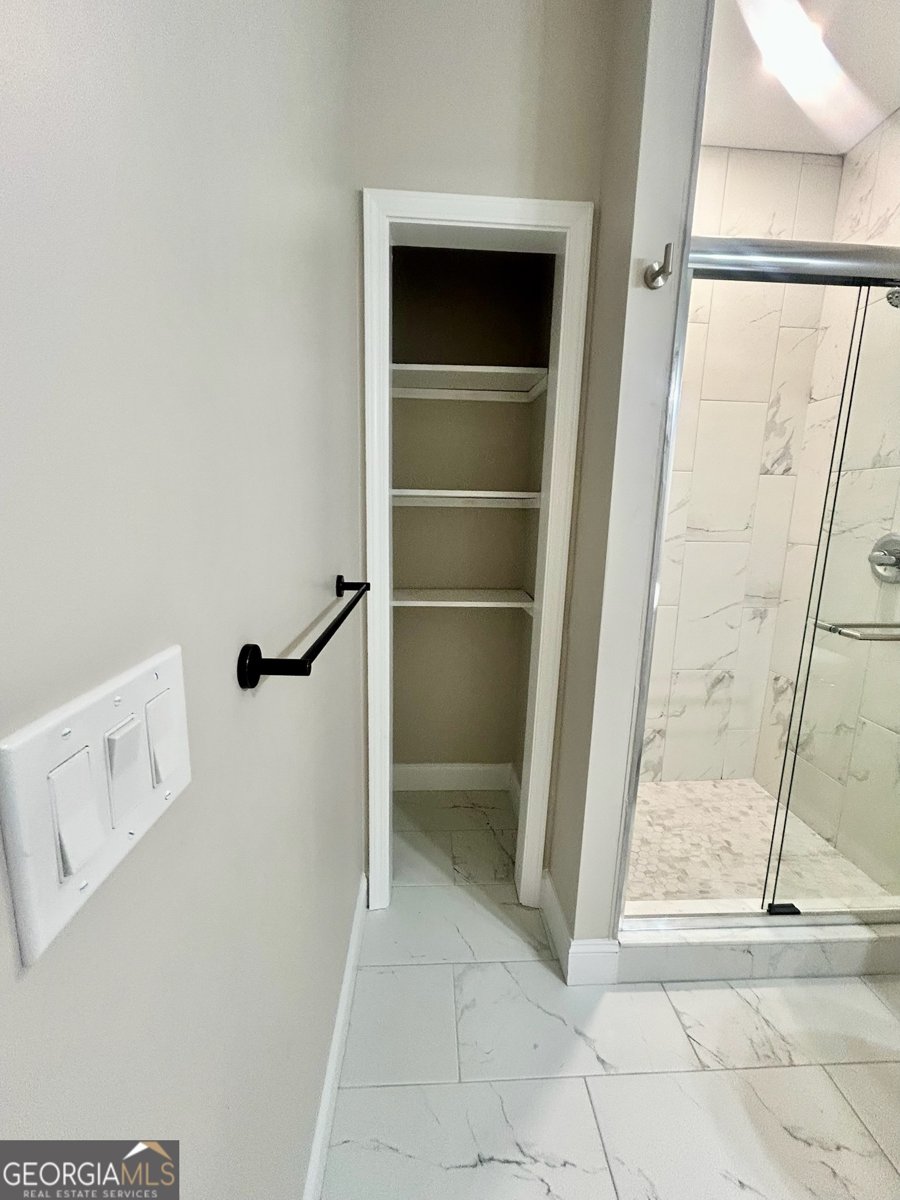 5618 Livesage Drive South Fulton - 24