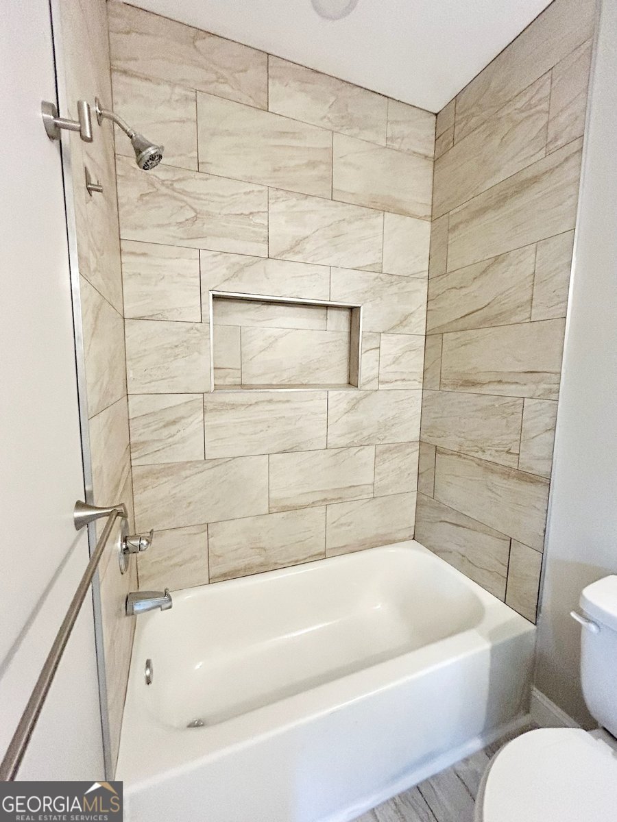 5618 Livesage Drive South Fulton - 33