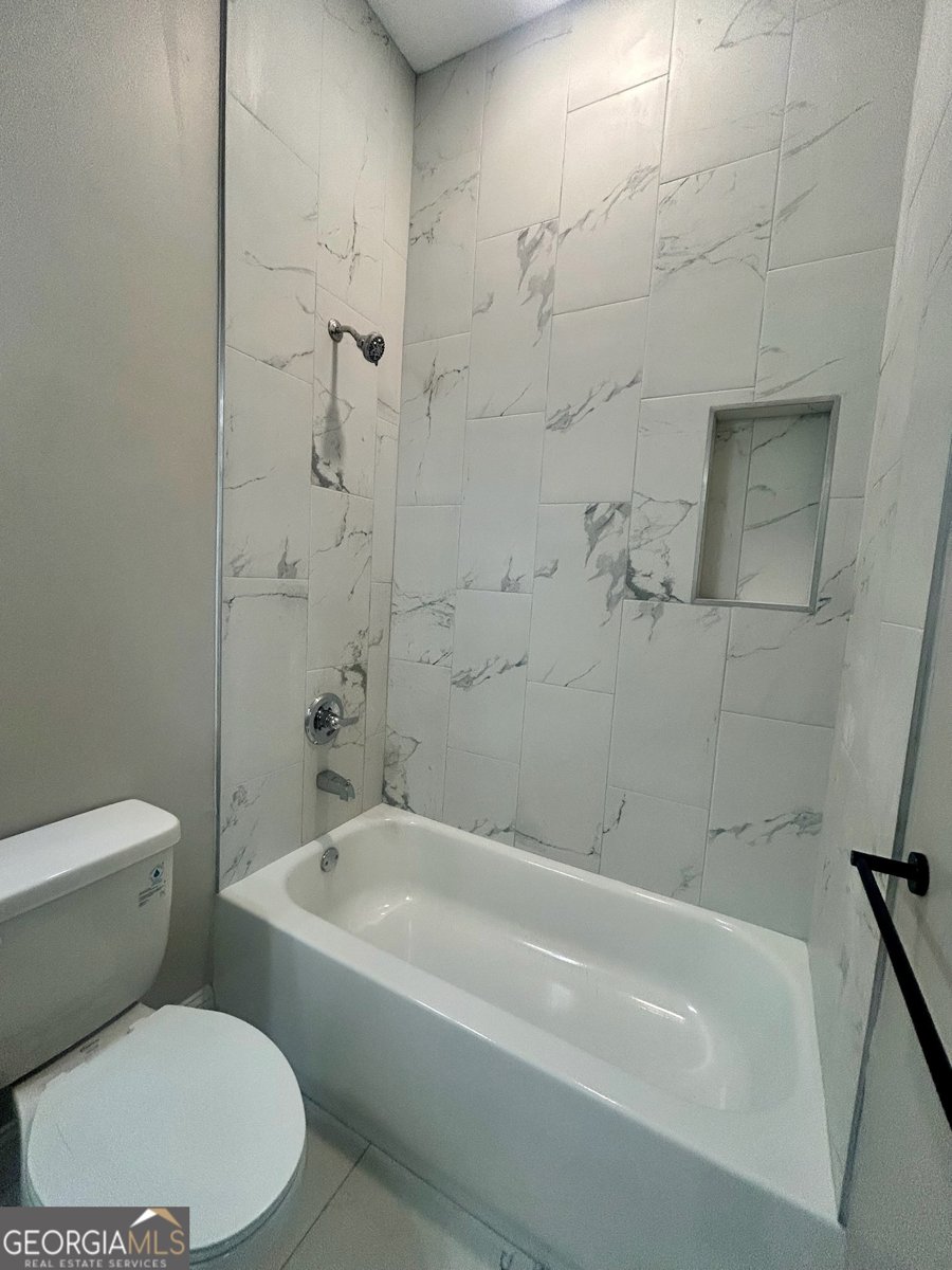 5618 Livesage Drive South Fulton - 40