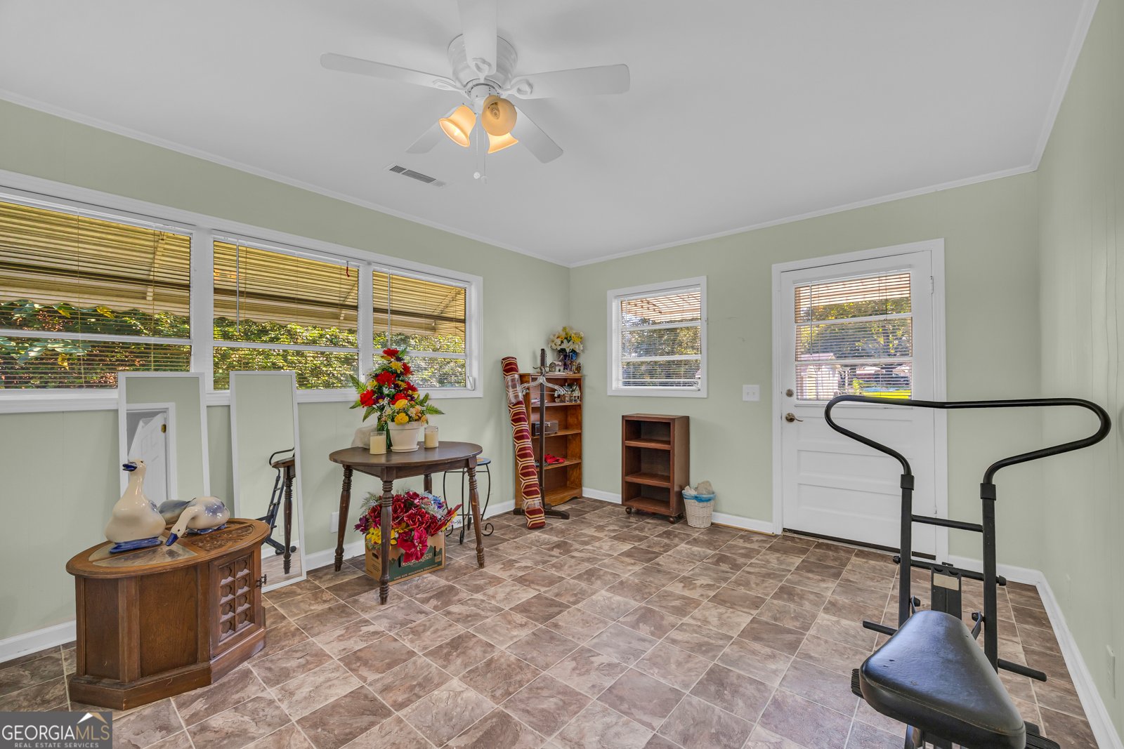 2621 Bond Avenue Canon - 2