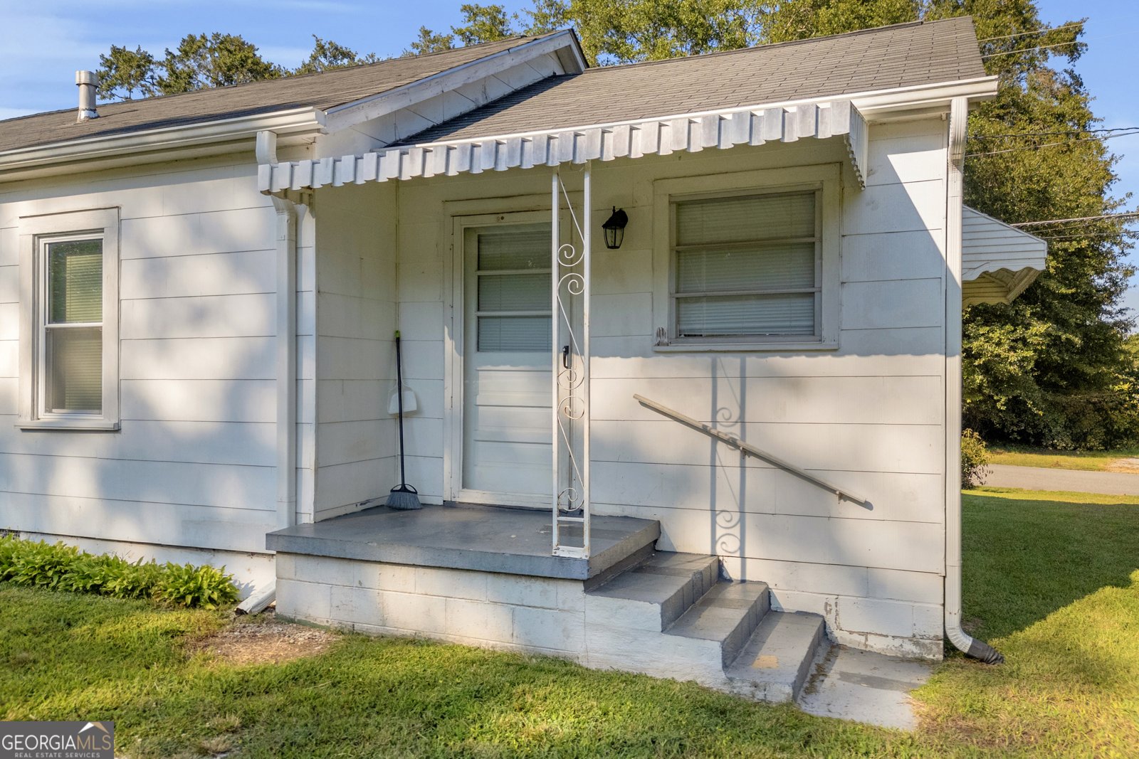 2621 Bond Avenue Canon - 31