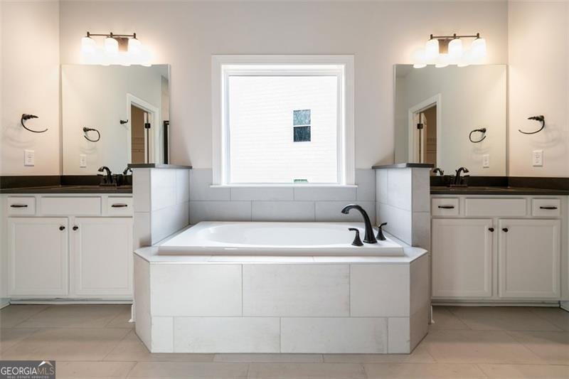 3664 THORNHILL Court Douglasville - 17