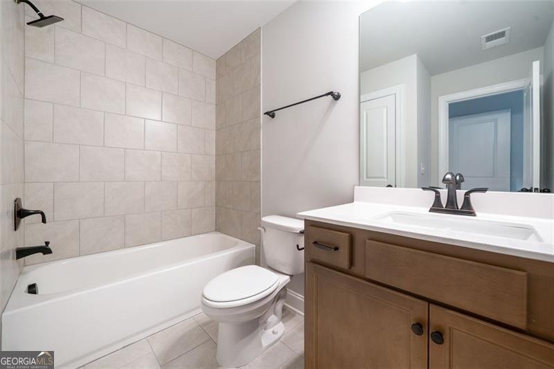 3664 THORNHILL Court Douglasville - 32