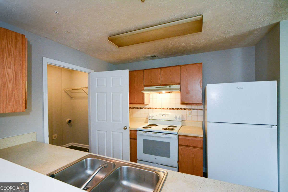 8304 Fairington Village Drive Lithonia - Photo 16