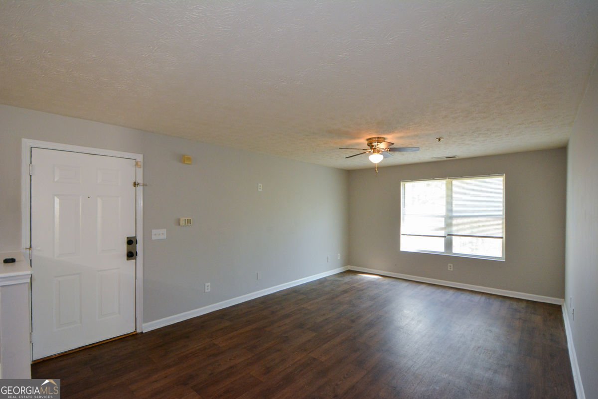 8304 Fairington Village Drive Lithonia - Photo 6