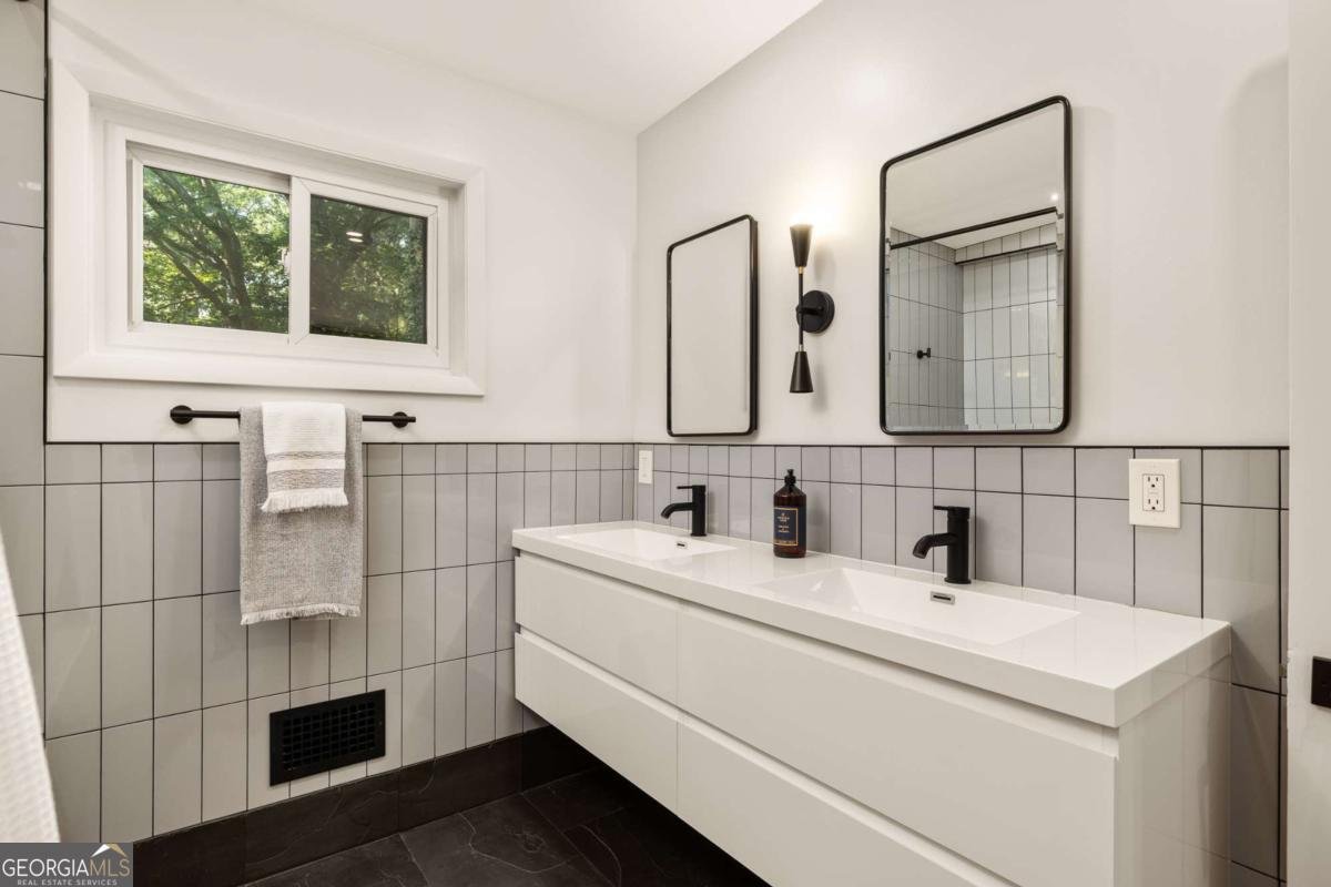 884 Vistavia Circle Decatur - 1