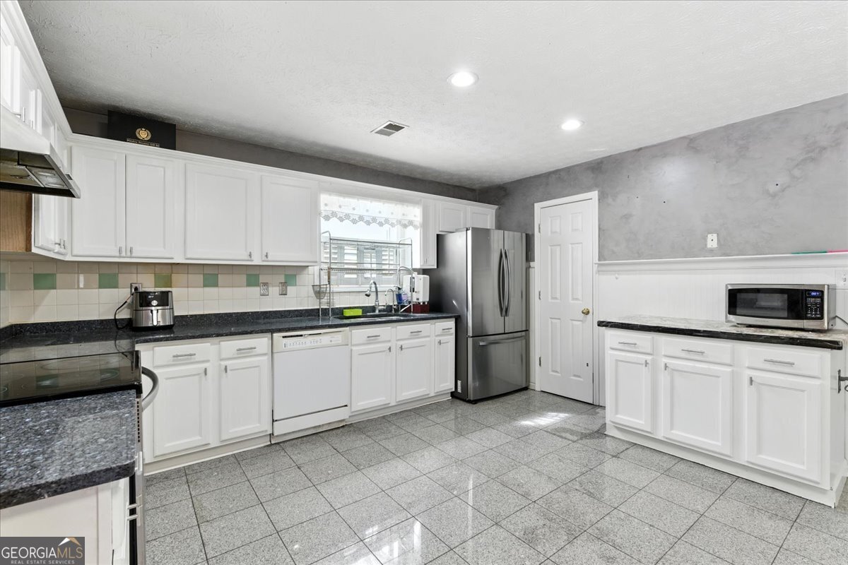 200 Kensington Trace Stockbridge - 8