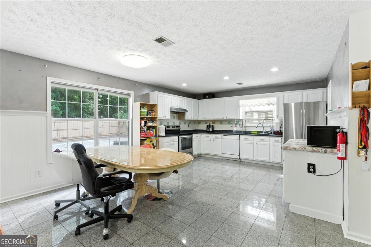 200 Kensington Trace Stockbridge - 9