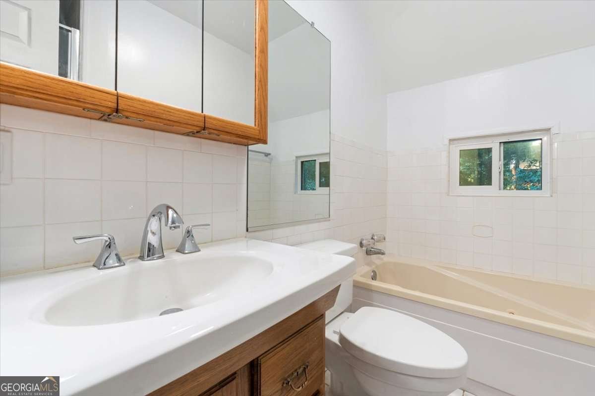 1382 Lake Crest Drive Sparta - 19