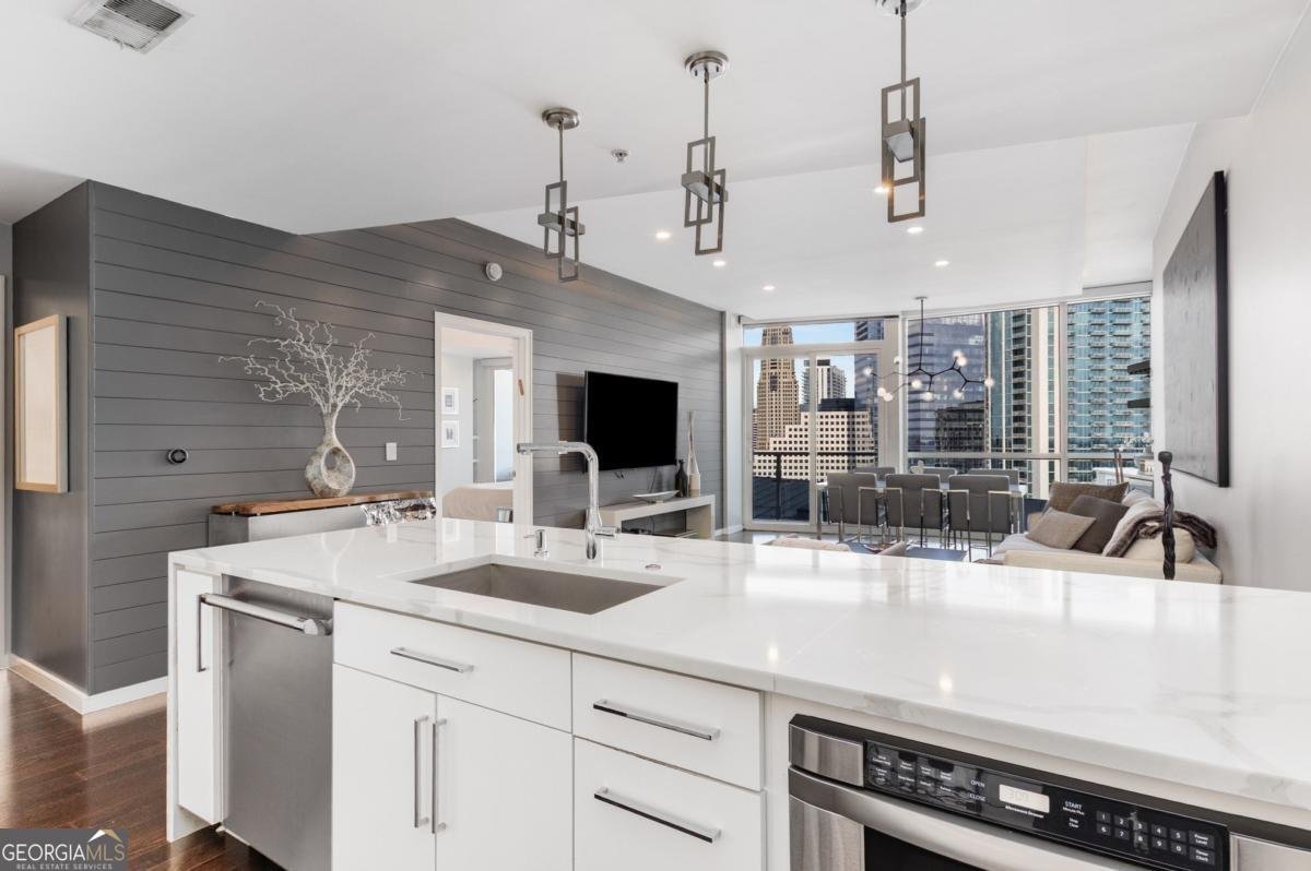 3325 Piedmont Road Atlanta - 10