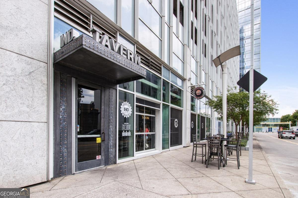 3325 Piedmont Road Atlanta - 77